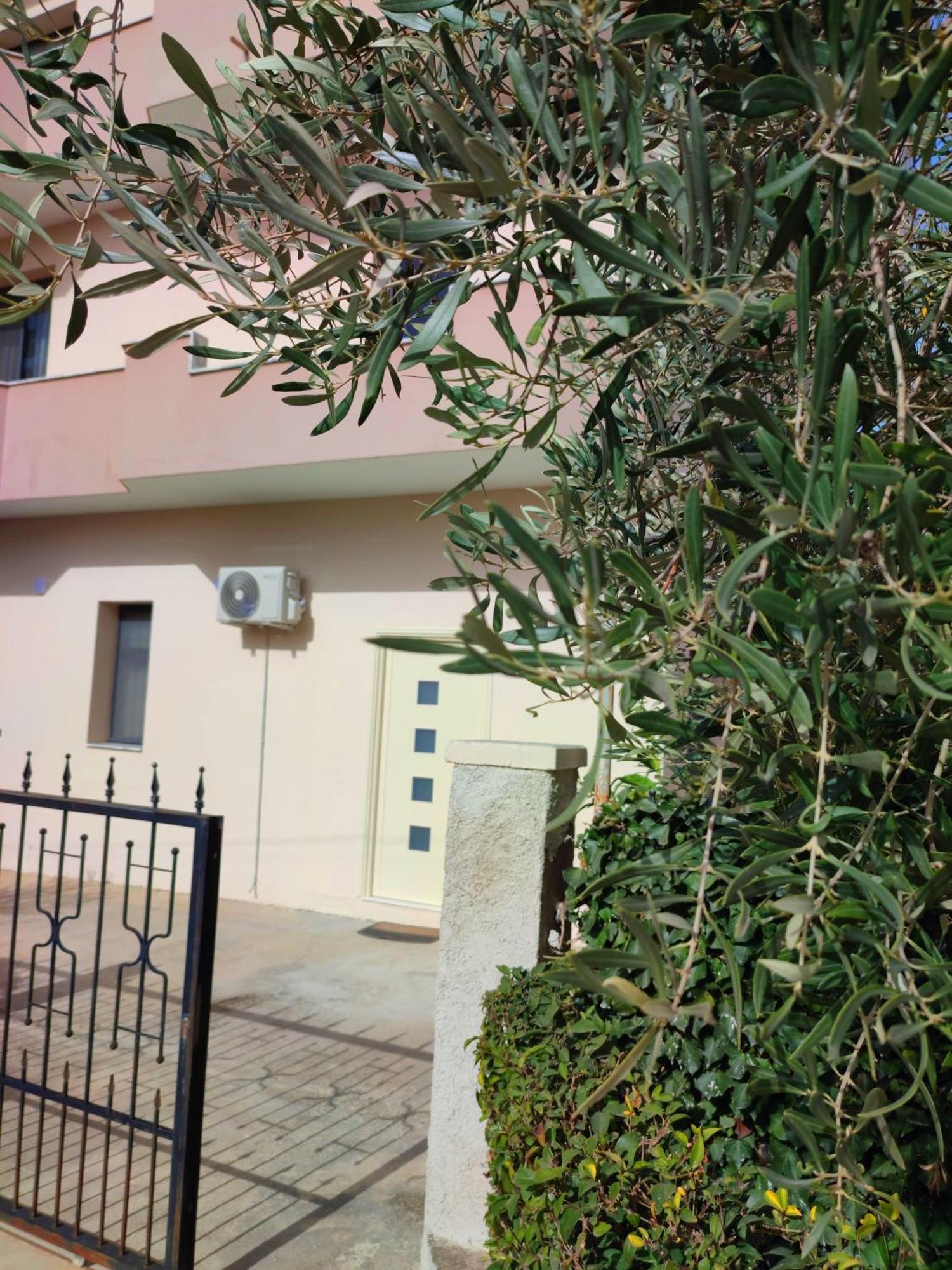 Bp Beach Apartments Golem  Exterior photo